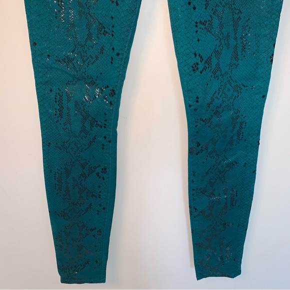 7 For All Mankind Women's Jeggings Green Skinny Pants Snake Skin Glossy 25 - Picture 4 of 7